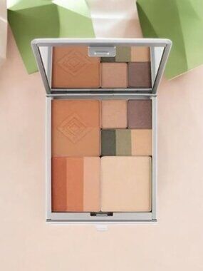 AVEDA Refillable Makeup Compact Holds Up To 16 Shades Metal Silver Magnetic New